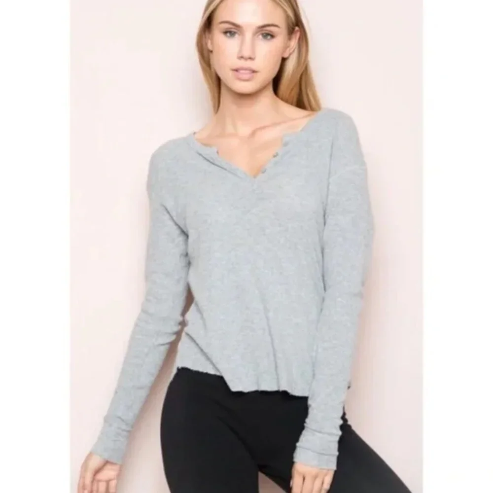 🎬✨Brandy Melville - Grey Longsleeve Henley Shirt 100% Cotton - Picture 2 of 10